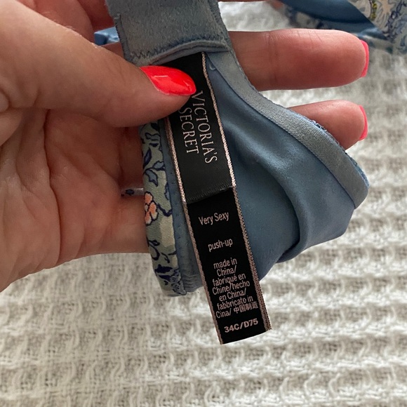 Victoria's Secret Blue Paisley Bra - Picture 3 of 3